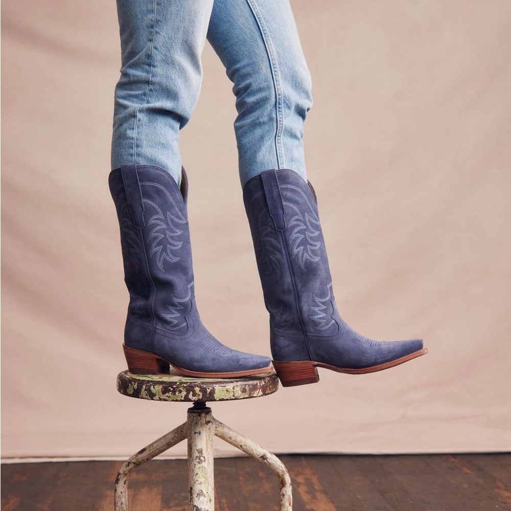 Tecovas Women’s “The Annie” in Indigo Suede